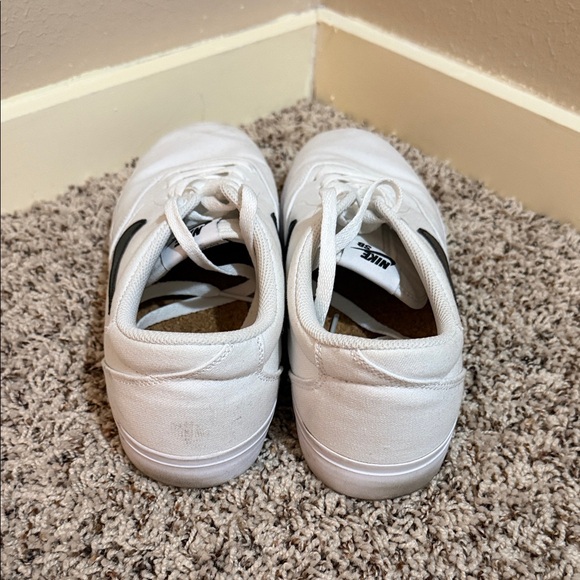 Nike Men's White and Black Sneakers - Picture 3 of 6